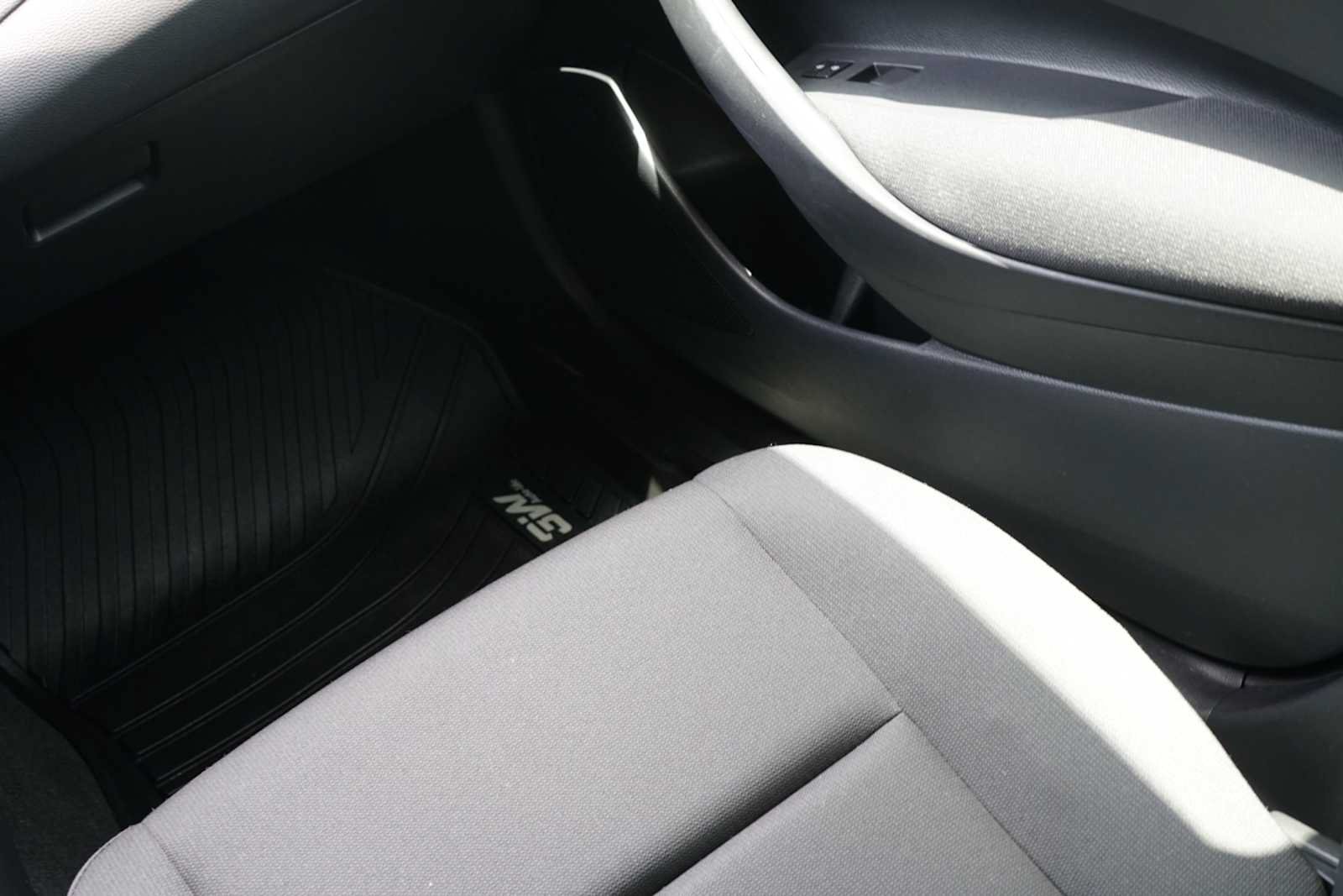 Used 2025 Toyota Corolla LE FWD image 22