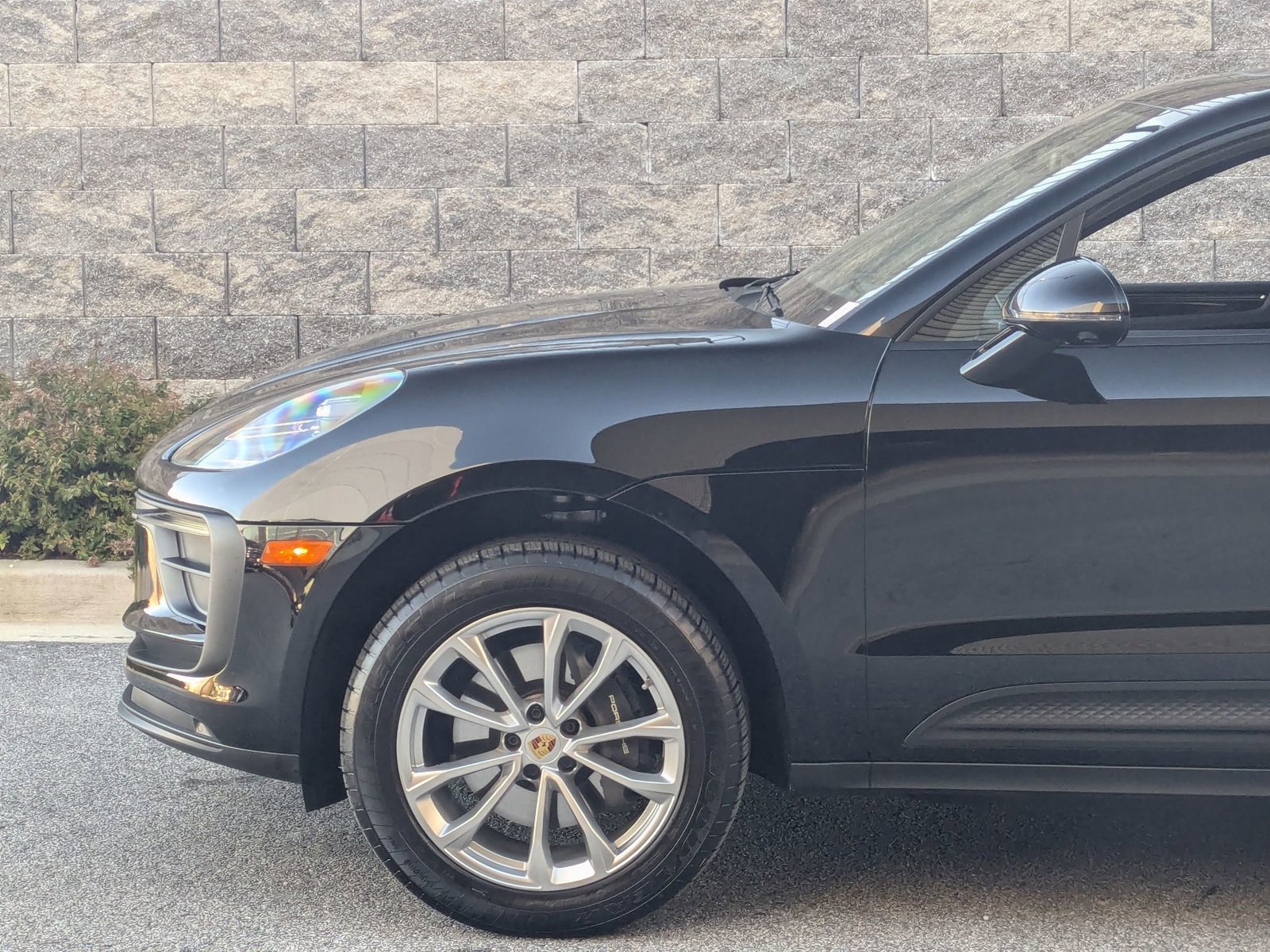 Used 2025 Porsche Macan image 11