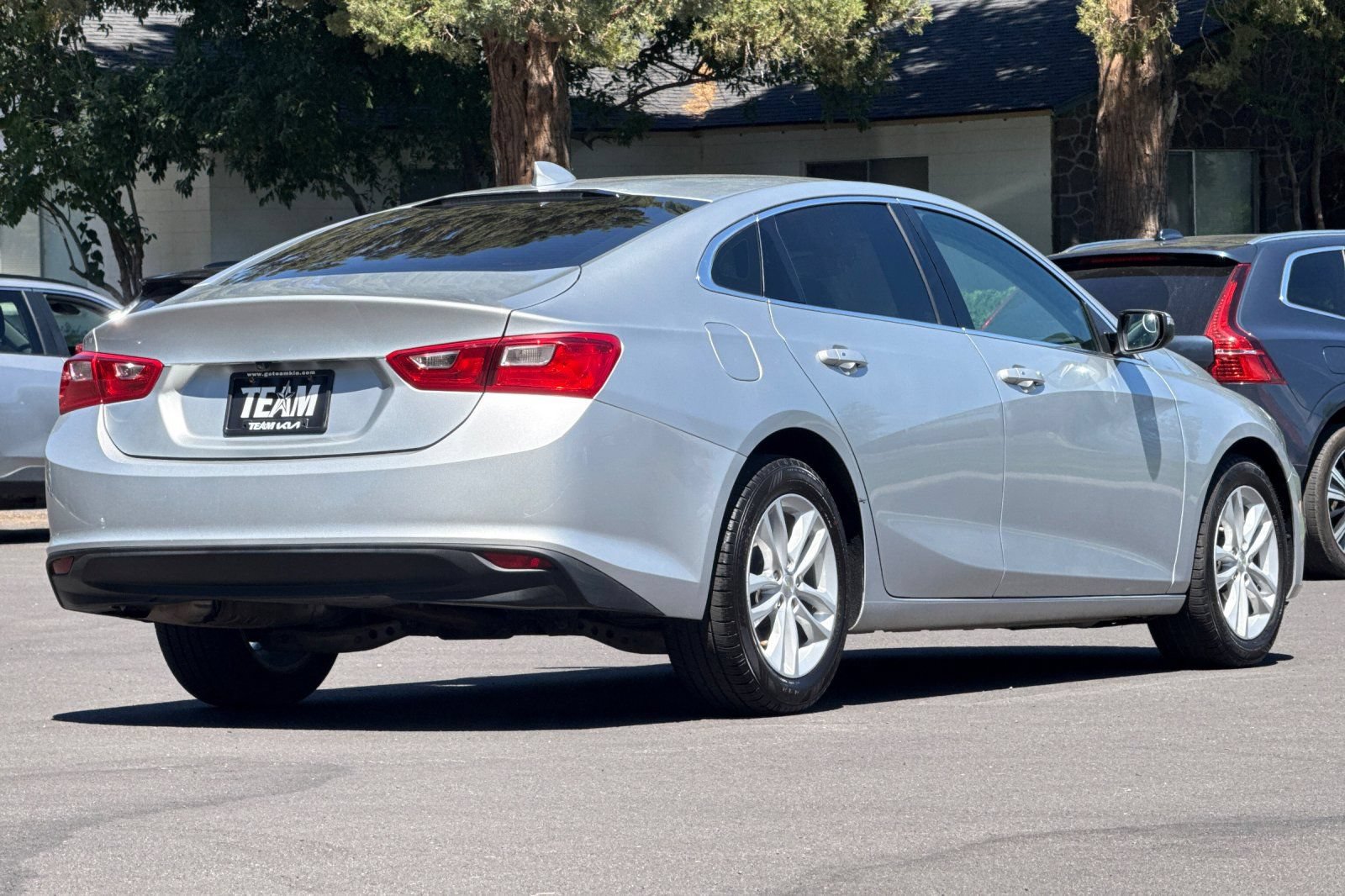 Used 2017 Chevrolet Malibu LT FWD image 4