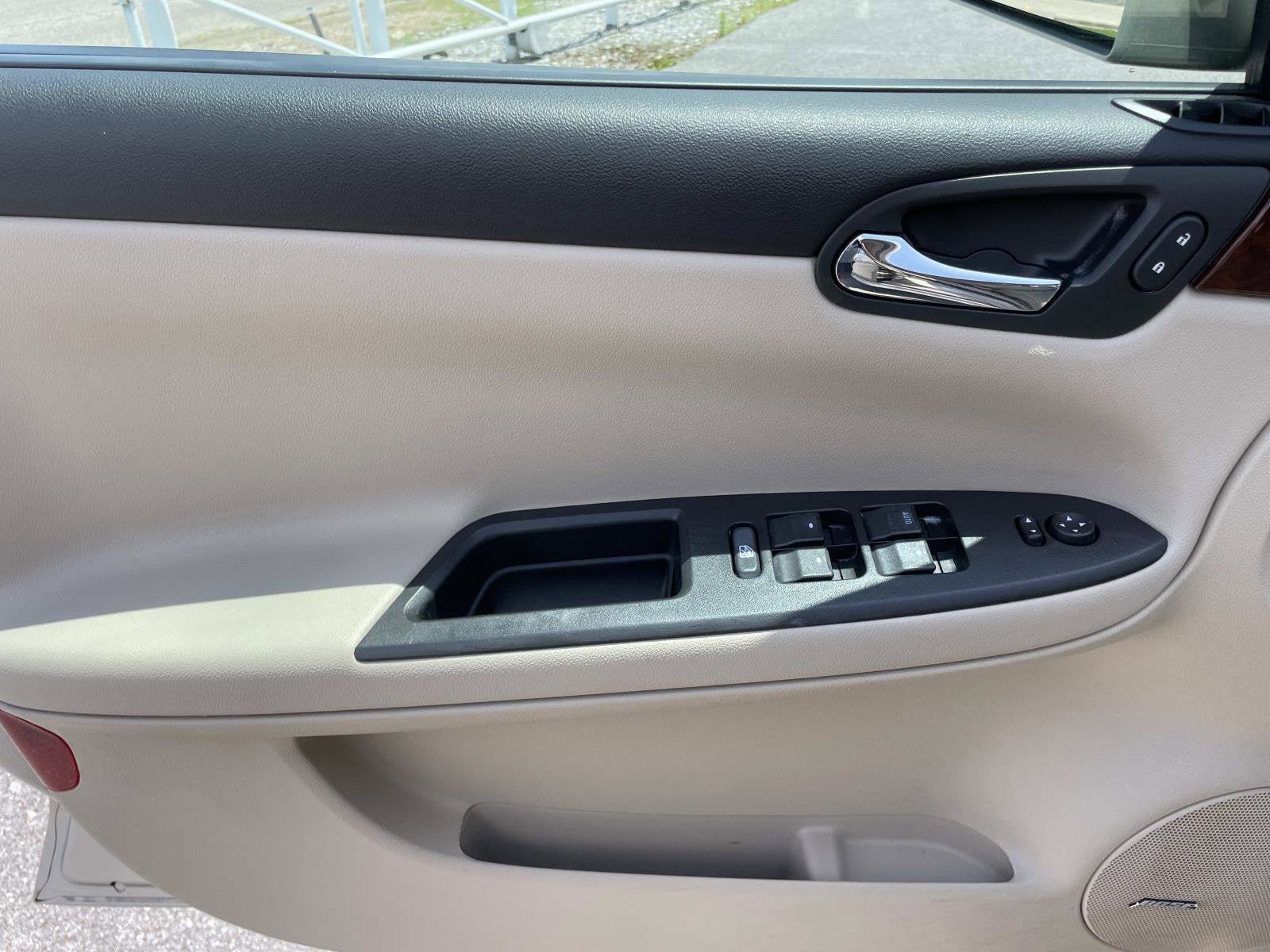 Used 2011 Chevrolet Impala LT w/ Luxury Edition Package FWD image 16