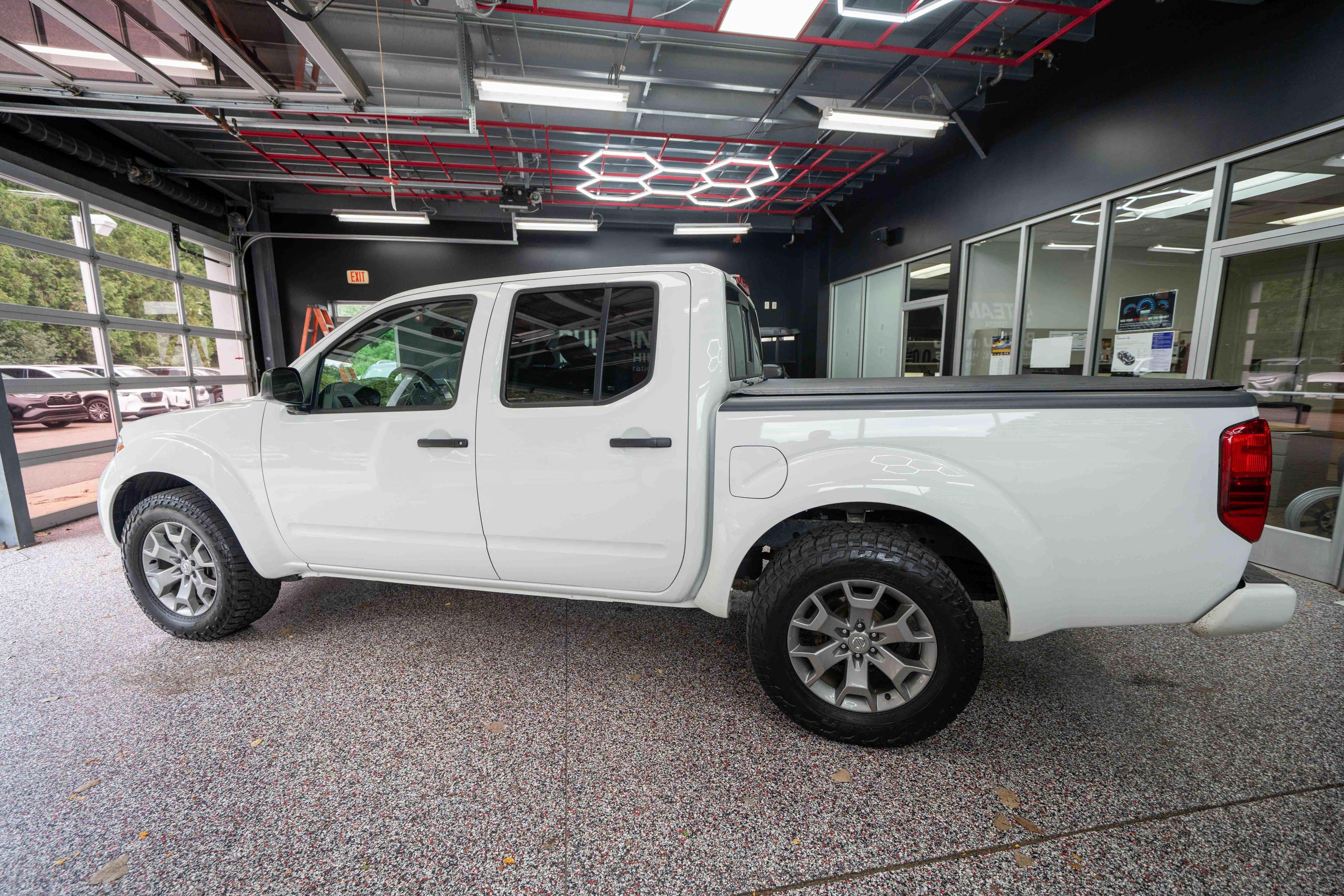 Used 2020 Nissan Frontier SV AWD/4WD image 2