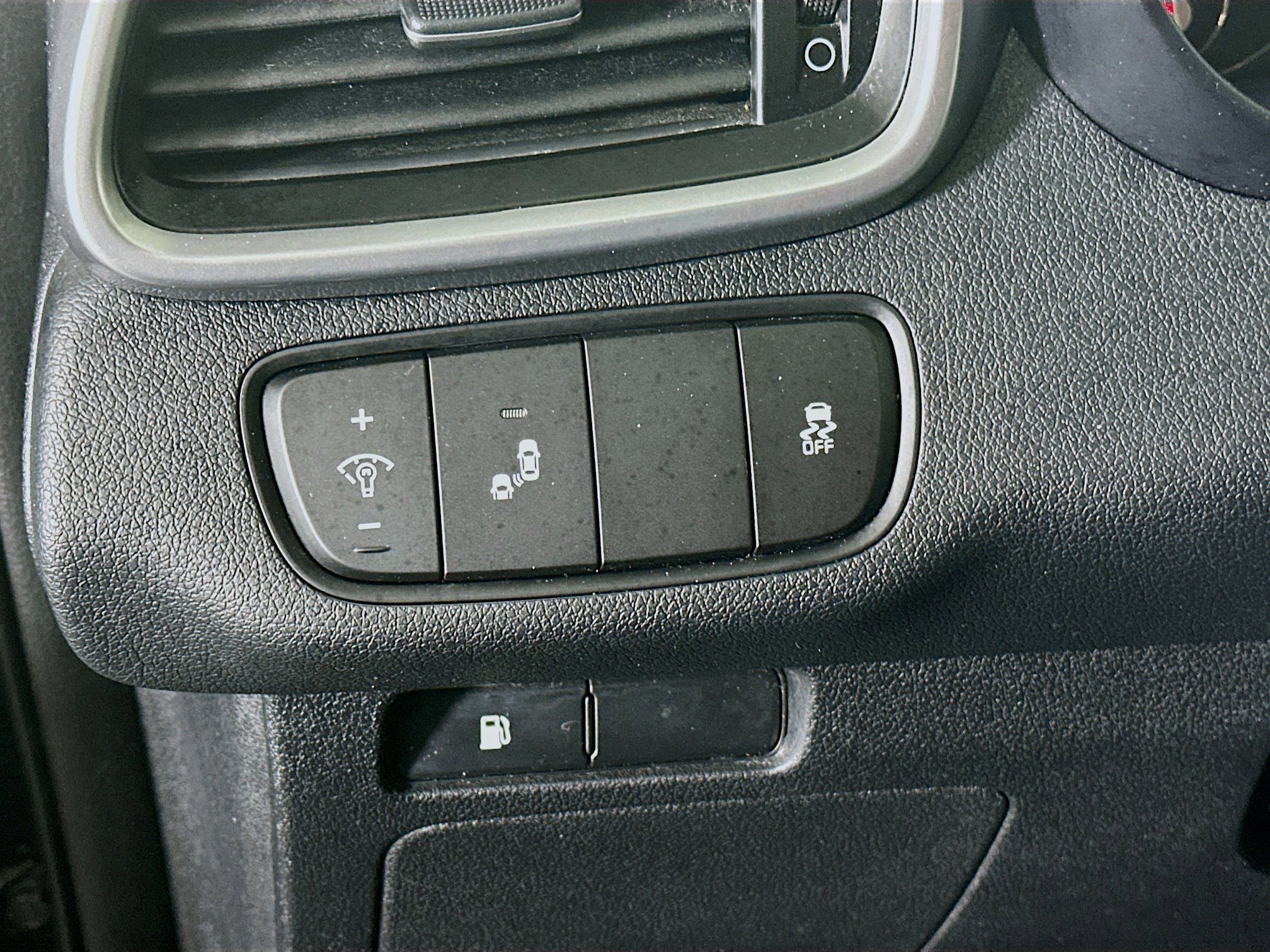 Used 2019 Kia Sorento LX image 17