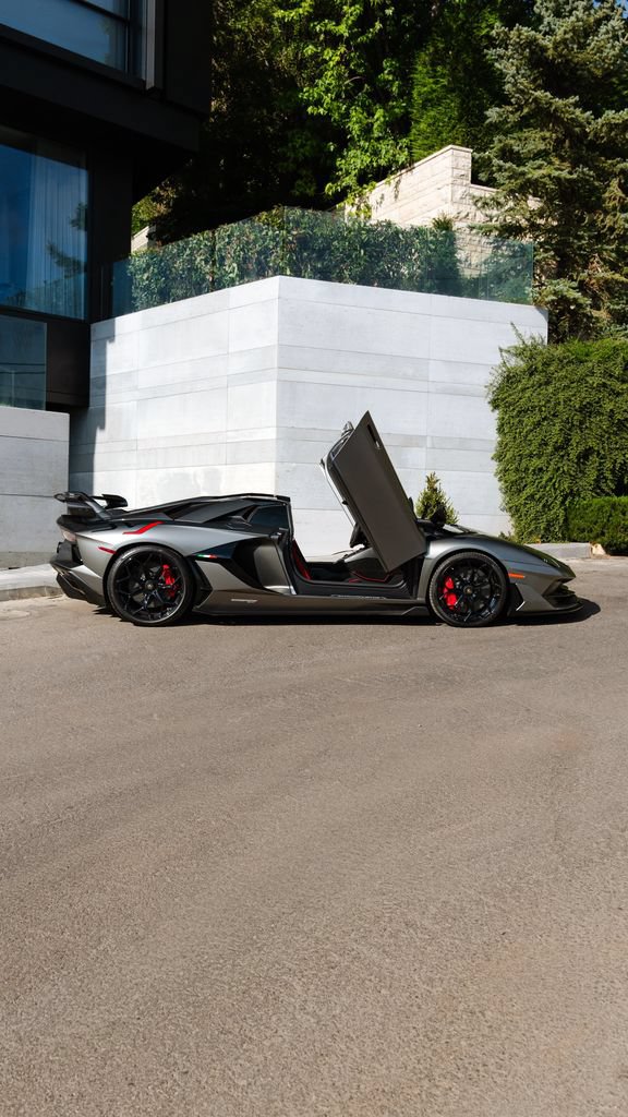 Used 2020 Lamborghini Aventador SVJ AWD/4WD image 5
