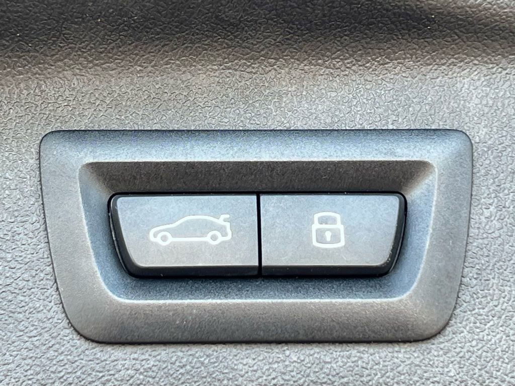 Used 2024 BMW X7 xDrive40i w/ Premium Package image 32