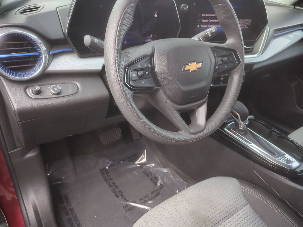 Used 2024 Chevrolet Trax LT FWD image 9