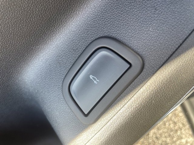 Used 2025 GMC Acadia Elevation image 9
