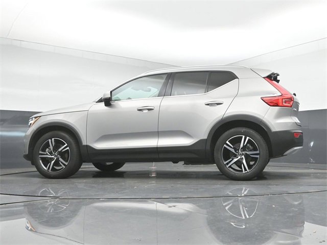 Used 2023 Volvo XC40 B5 Plus image 38