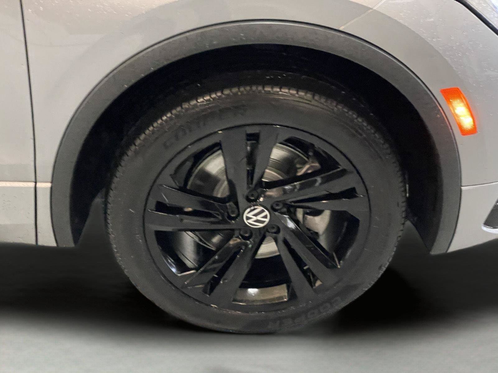 Used 2024 Volkswagen Tiguan SE R-Line AWD/4WD image 32