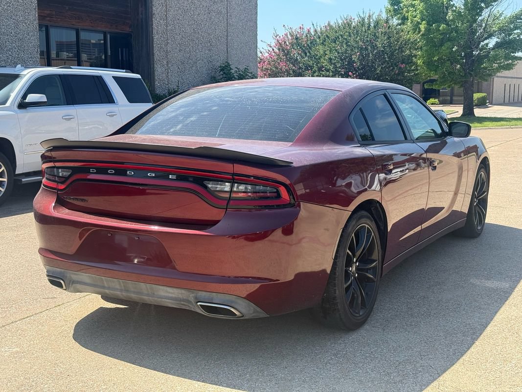 Used 2017 Dodge Charger SE w/ Blacktop Package RWD image 4