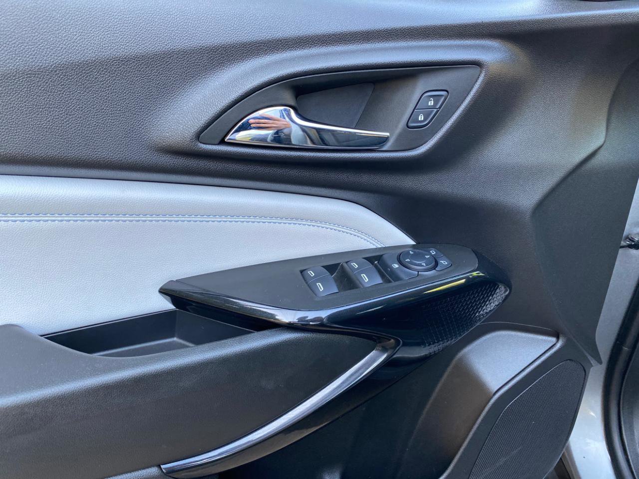 Used 2025 Chevrolet Trax LT w/ Driver Confidence Package image 20