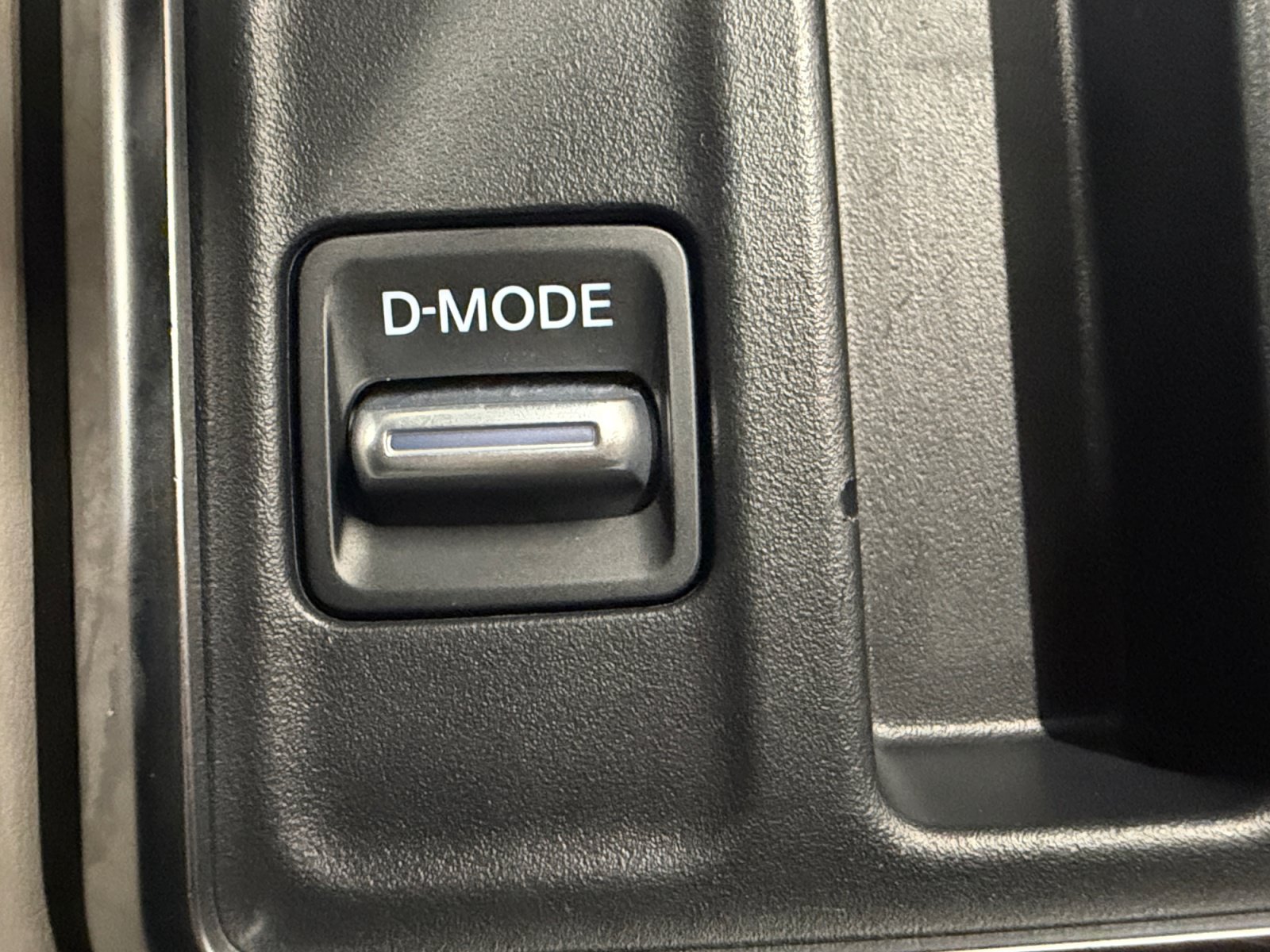 Used 2024 Nissan Pathfinder SL w/ SL Premium Package FWD image 48