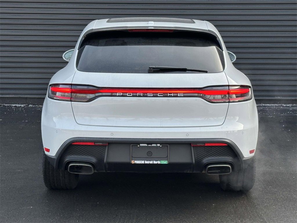 Certified 2025 Porsche Macan image 4
