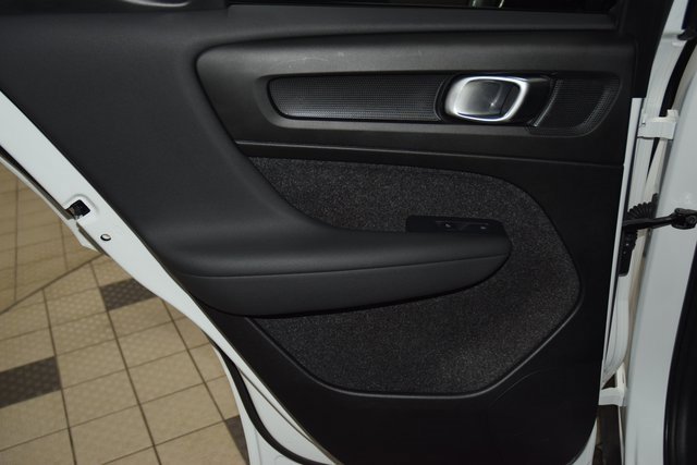 Used 2025 Volvo XC40 B5 Plus image 43