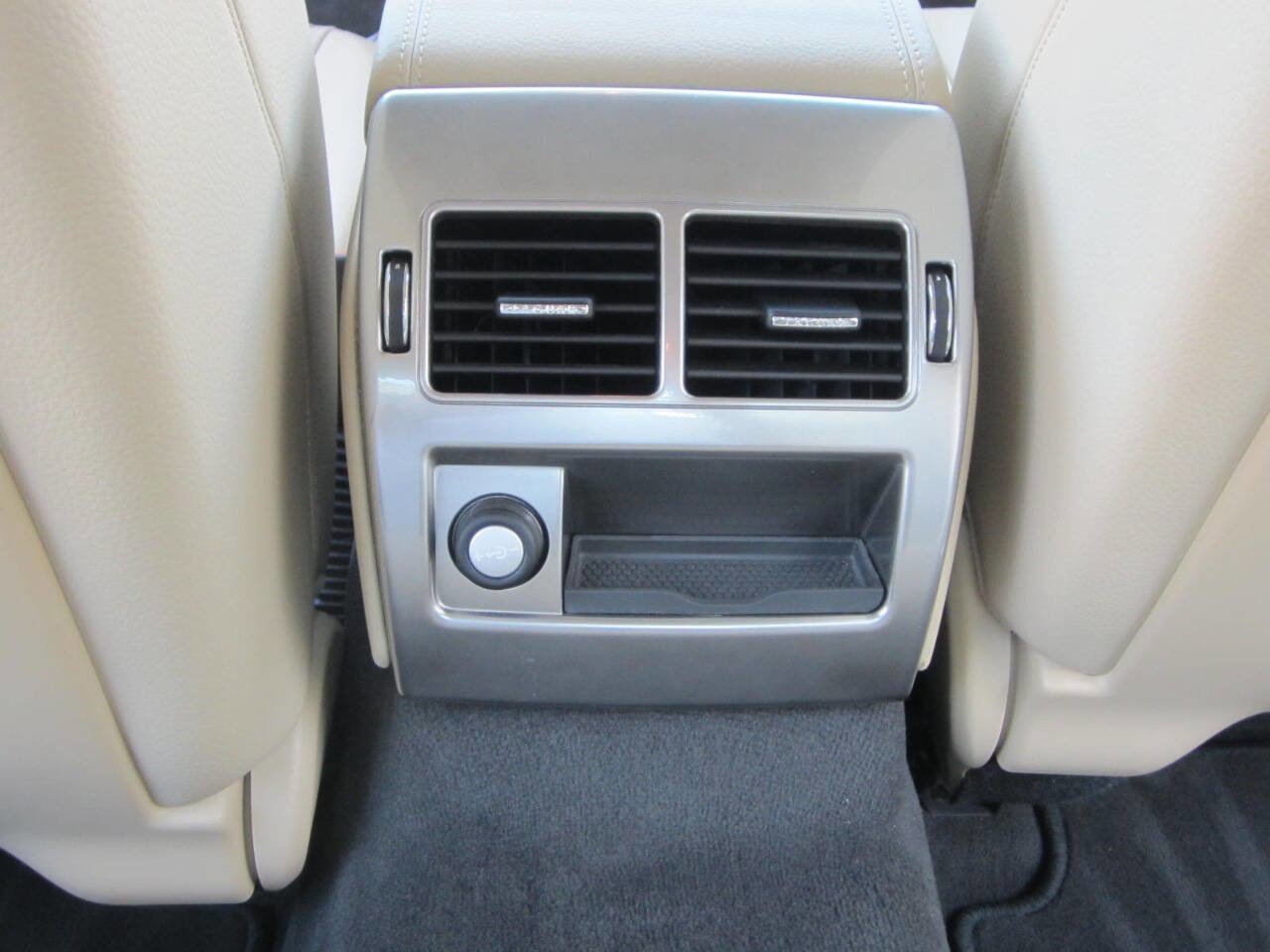 Used 2013 Jaguar XF image 17