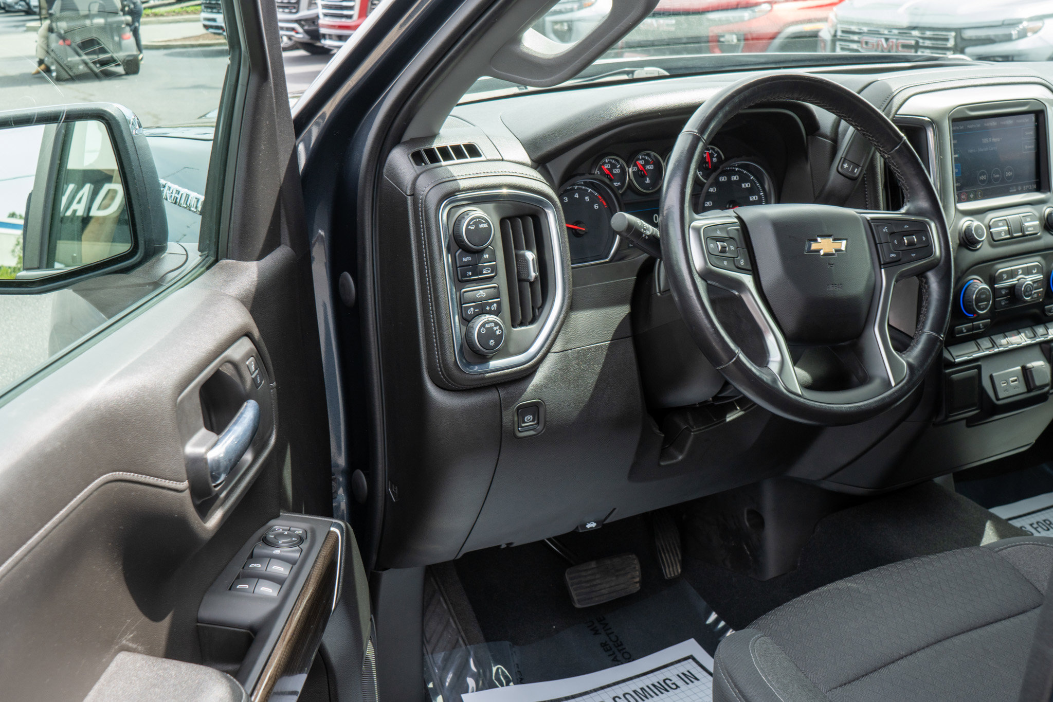 Certified 2022 Chevrolet Silverado 1500 LT AWD/4WD image 12