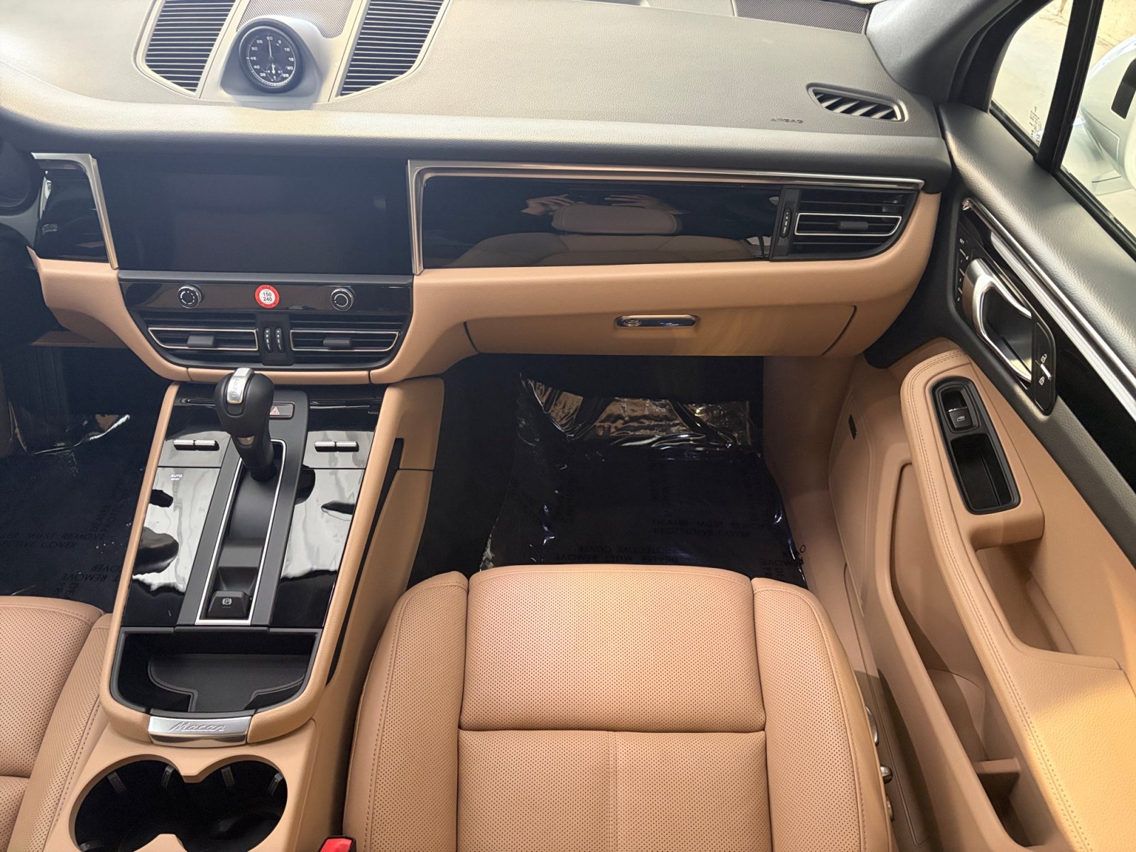 Certified 2026 Porsche Macan AWD/4WD image 25
