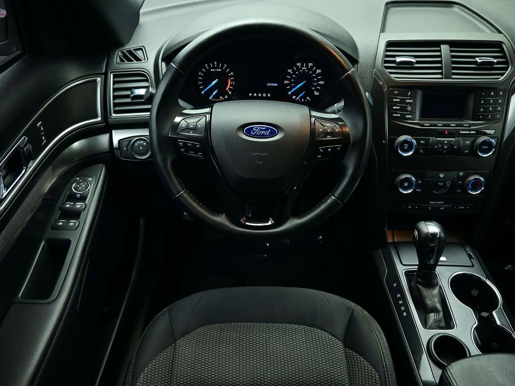 Used 2019 Ford Explorer XLT image 5