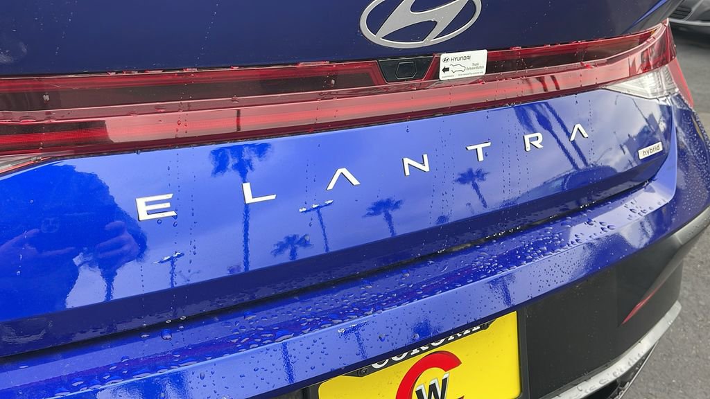 New 2025 Hyundai Elantra Limited image 30