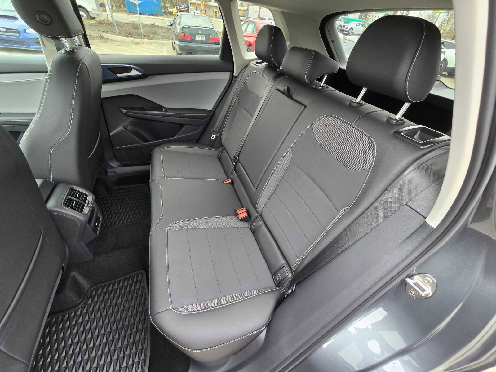 New 2024 Volkswagen Taos SE image 18