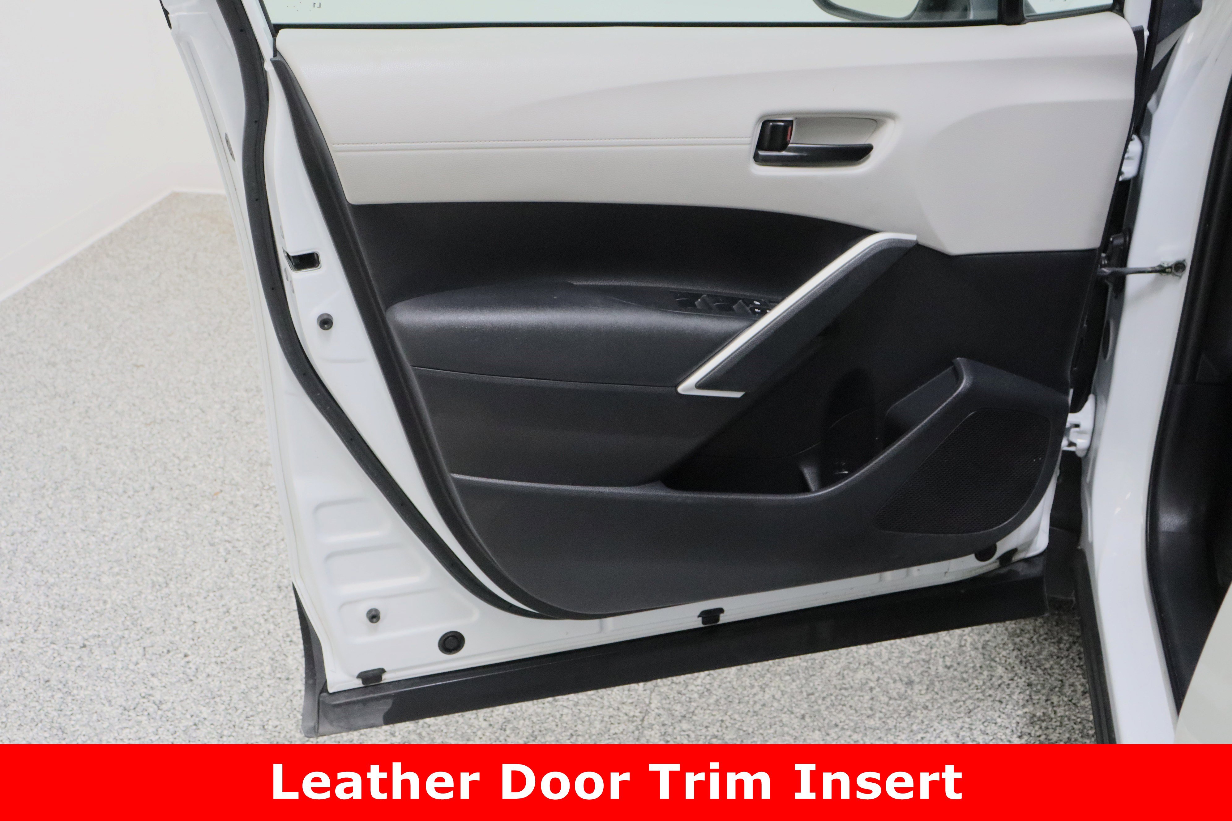 Used 2023 Toyota Corolla Cross LE image 12