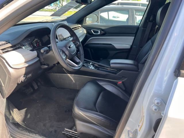 Used 2025 Jeep Compass Limited AWD/4WD image 8