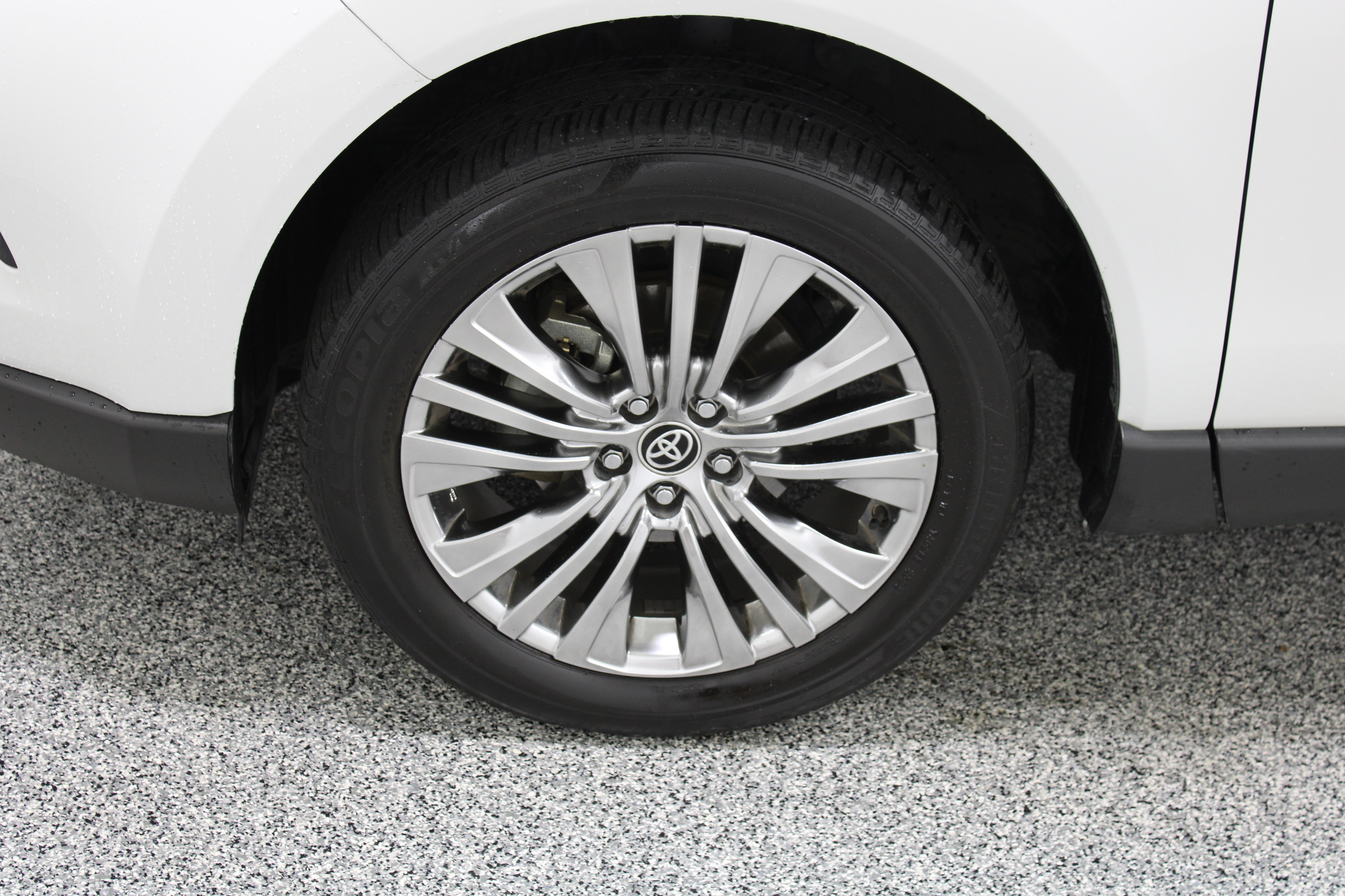 Certified 2024 Toyota Venza XLE AWD/4WD image 11