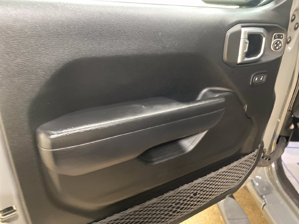 Used 2023 Jeep Gladiator Sport AWD/4WD image 10