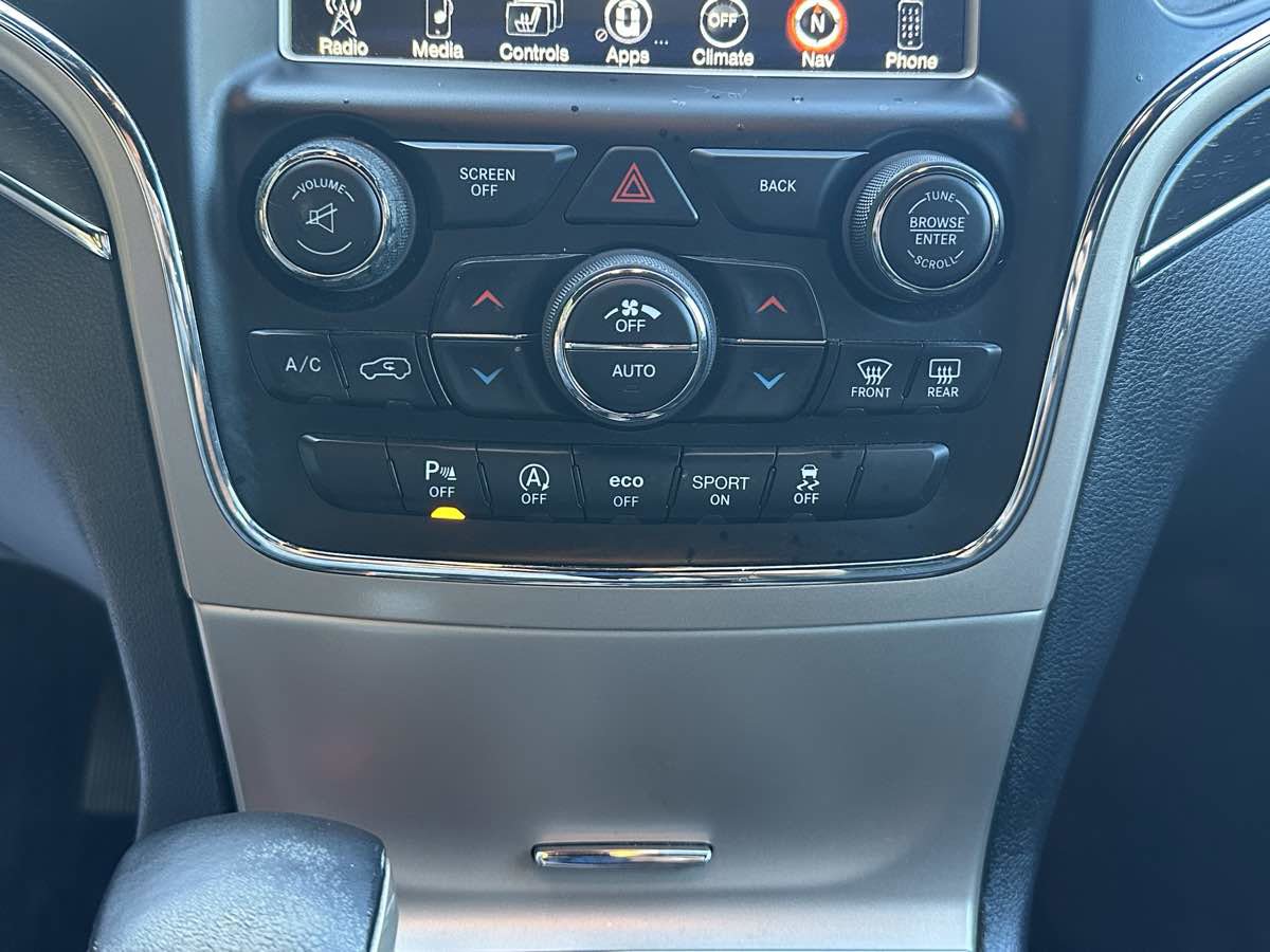 Used 2017 Jeep Grand Cherokee Limited w/ Luxury Group II AWD/4WD image 27