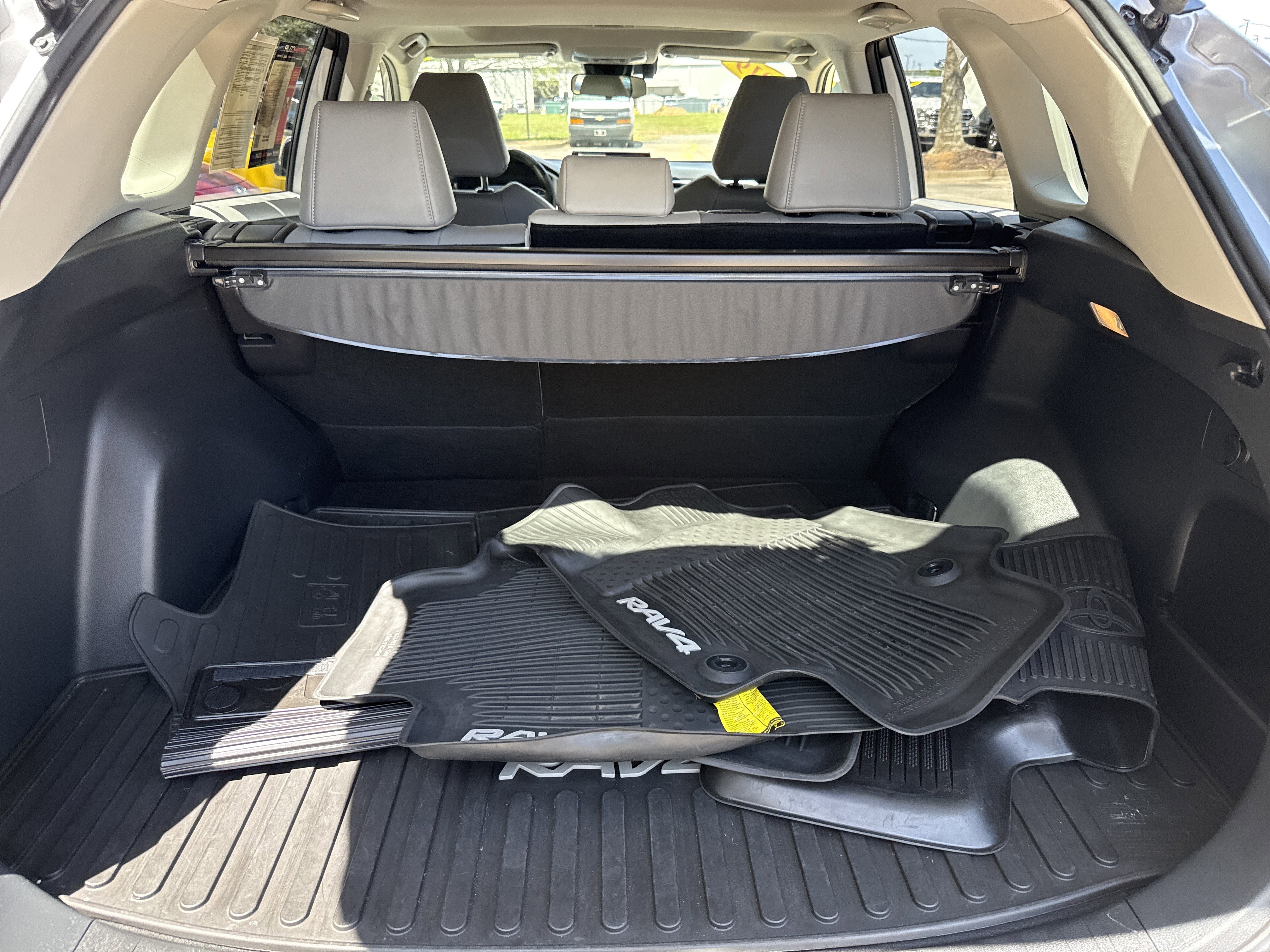 Used 2019 Toyota RAV4 XLE Premium w/ Cold Weather Package AWD/4WD image 18