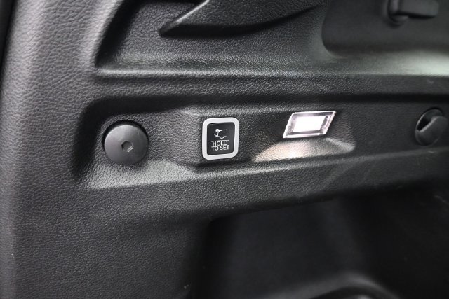 Used 2023 Jeep Grand Cherokee L Limited AWD/4WD image 7