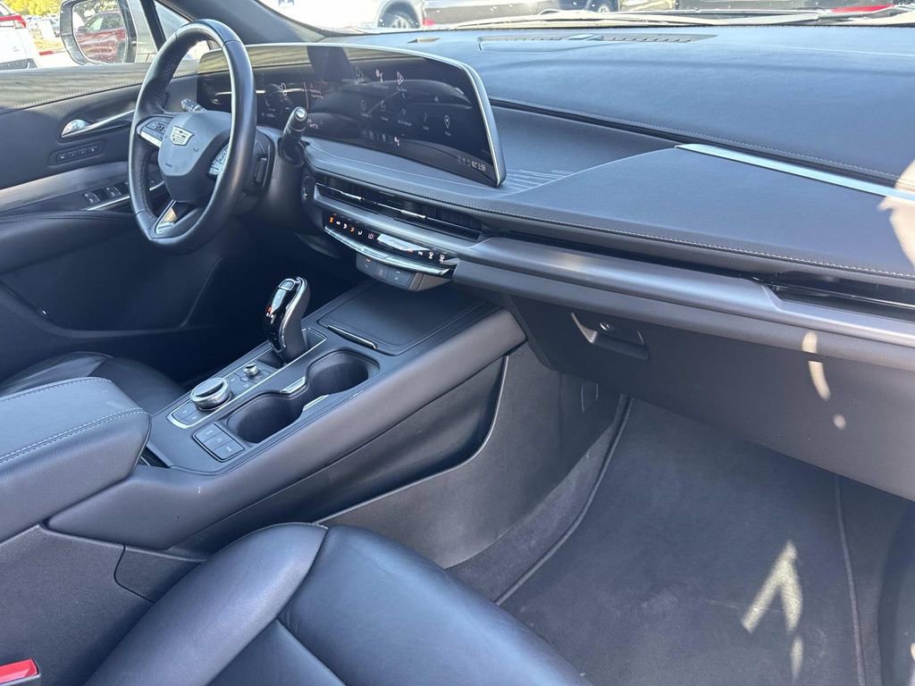 Used 2024 Cadillac XT4 Premium Luxury image 29