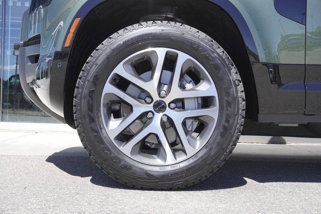 New 2026 Land Rover Defender 130 X-Dynamic SE image 33