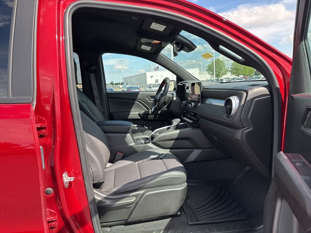 Used 2024 Chevrolet Colorado LT w/ LT Convenience Package III AWD/4WD image 40