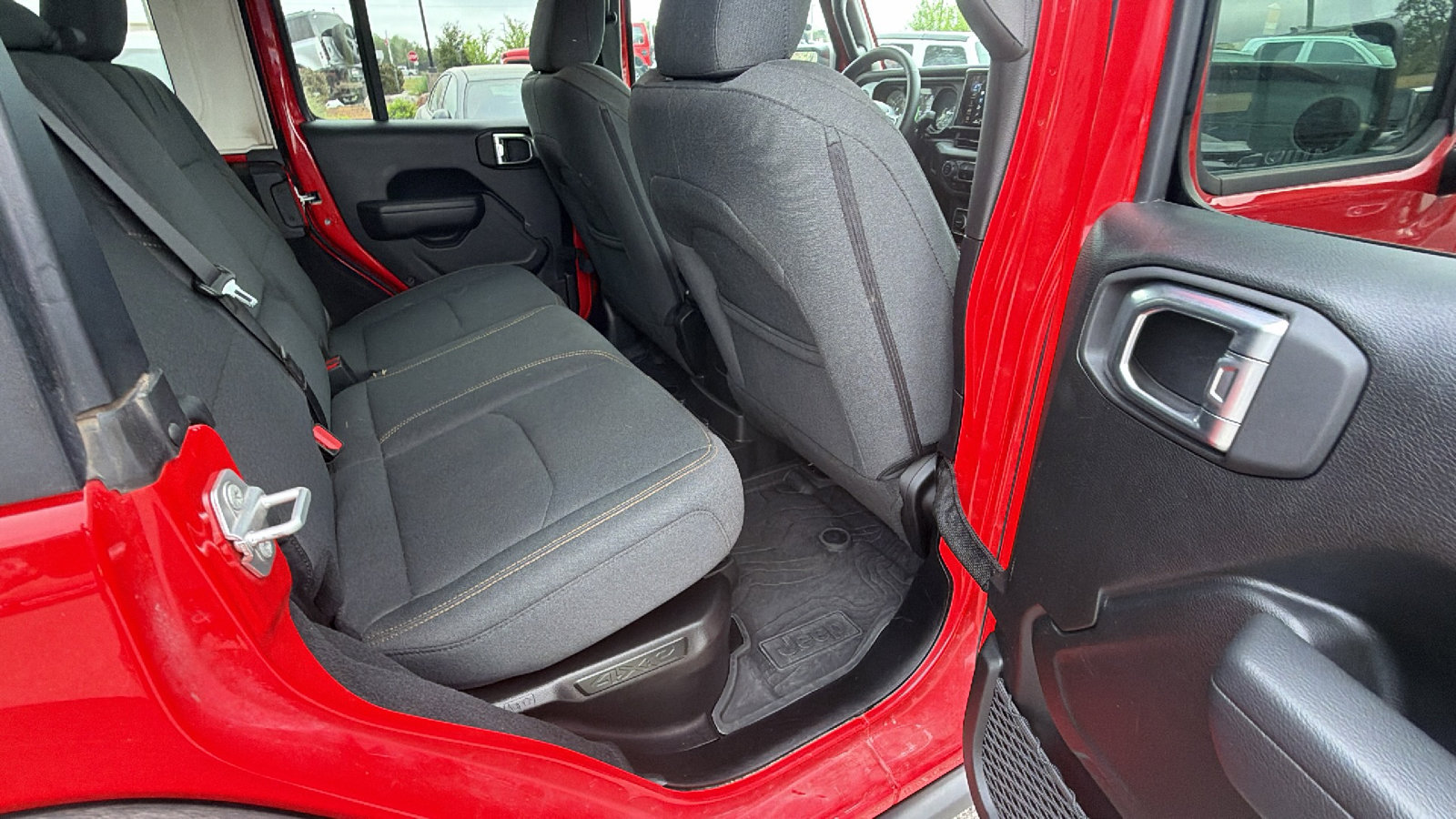 Used 2025 Jeep Wrangler Willys AWD/4WD image 21