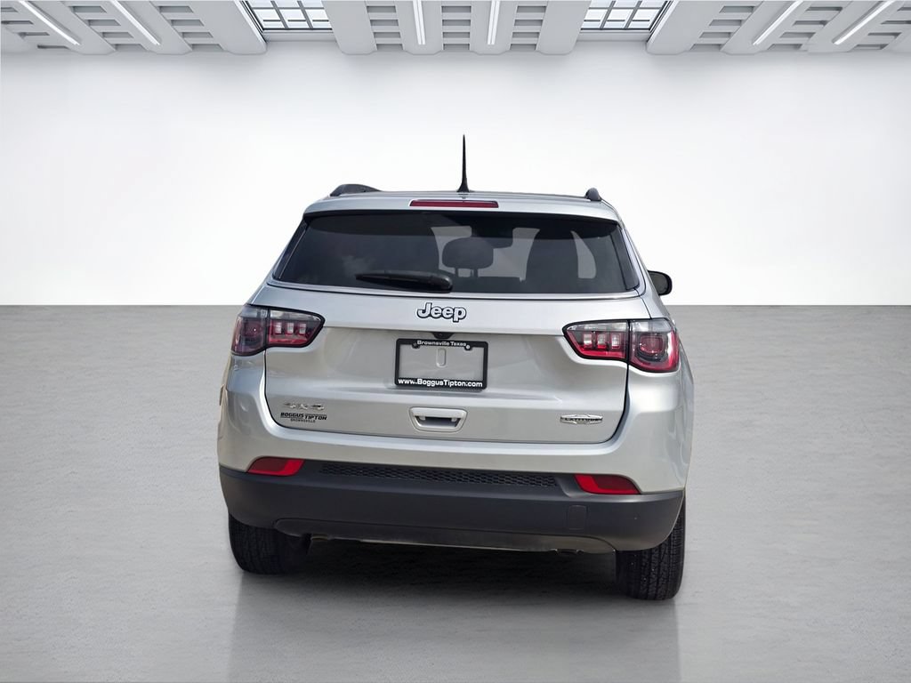 Used 2025 Jeep Compass Latitude AWD/4WD image 4
