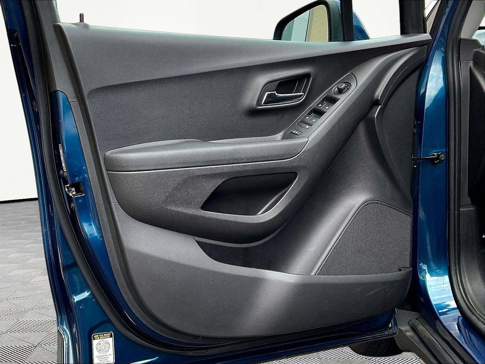 Used 2020 Chevrolet Trax LT FWD image 19