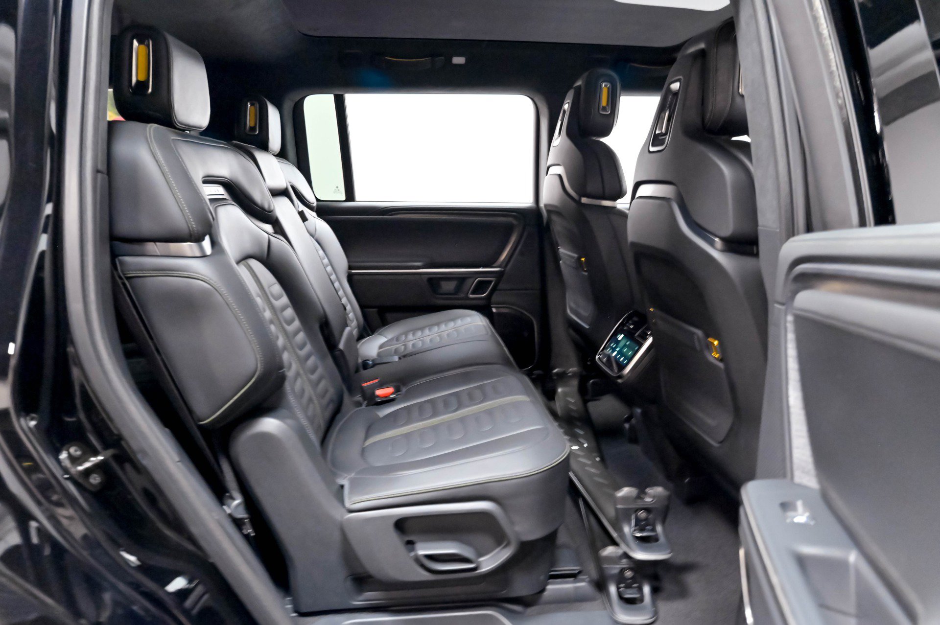 Used 2023 Rivian R1S Adventure AWD/4WD image 30