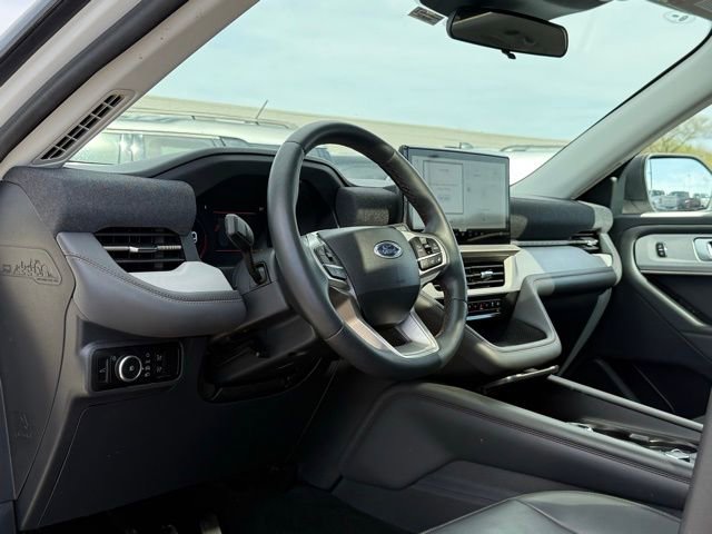 Used 2025 Ford Explorer Active w/ Active Comfort Package image 14