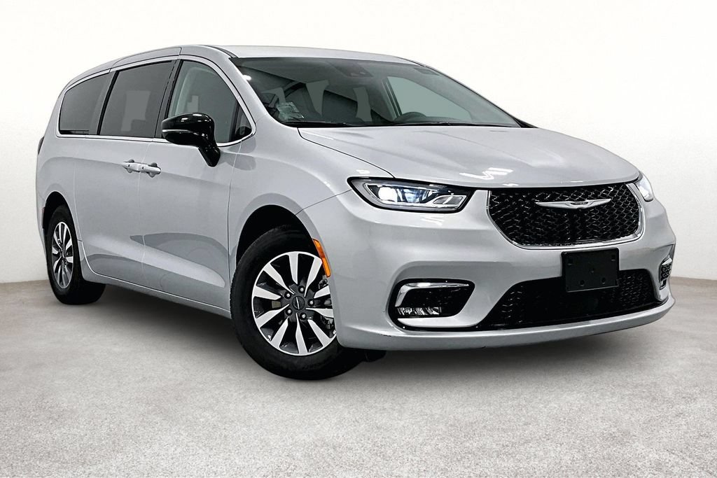Used 2024 Chrysler Pacifica Limited
