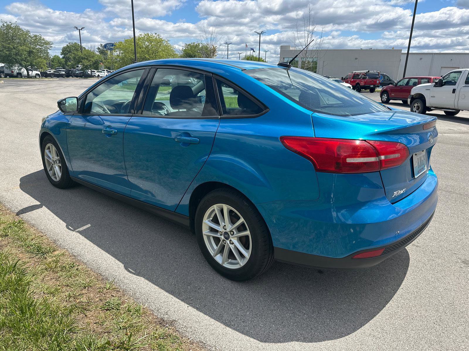 Used 2017 Ford Focus SE w/ Cold Weather Package FWD image 5