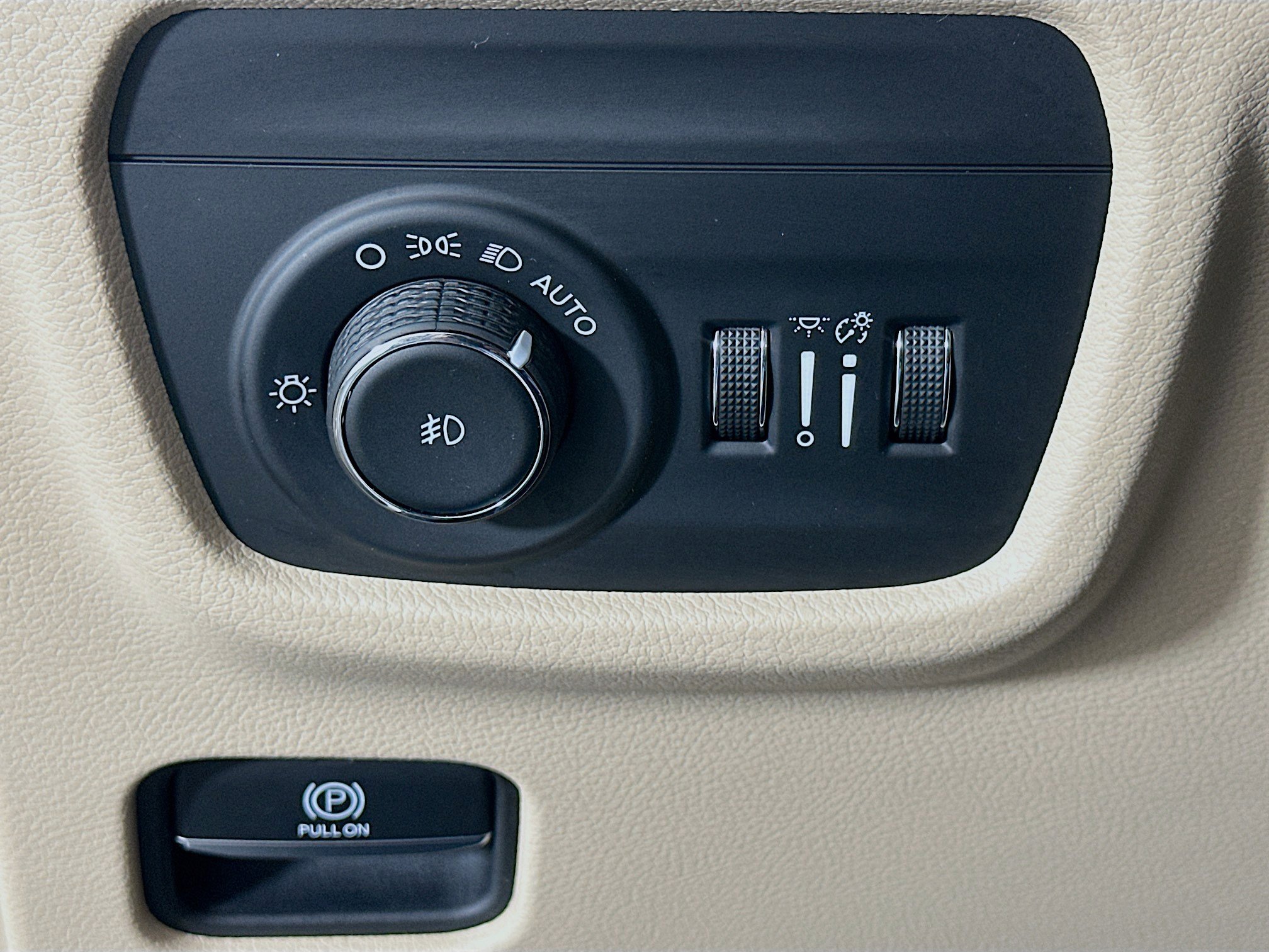 Used 2021 Jeep Grand Cherokee L Limited w/ Luxury Tech Group II image 17