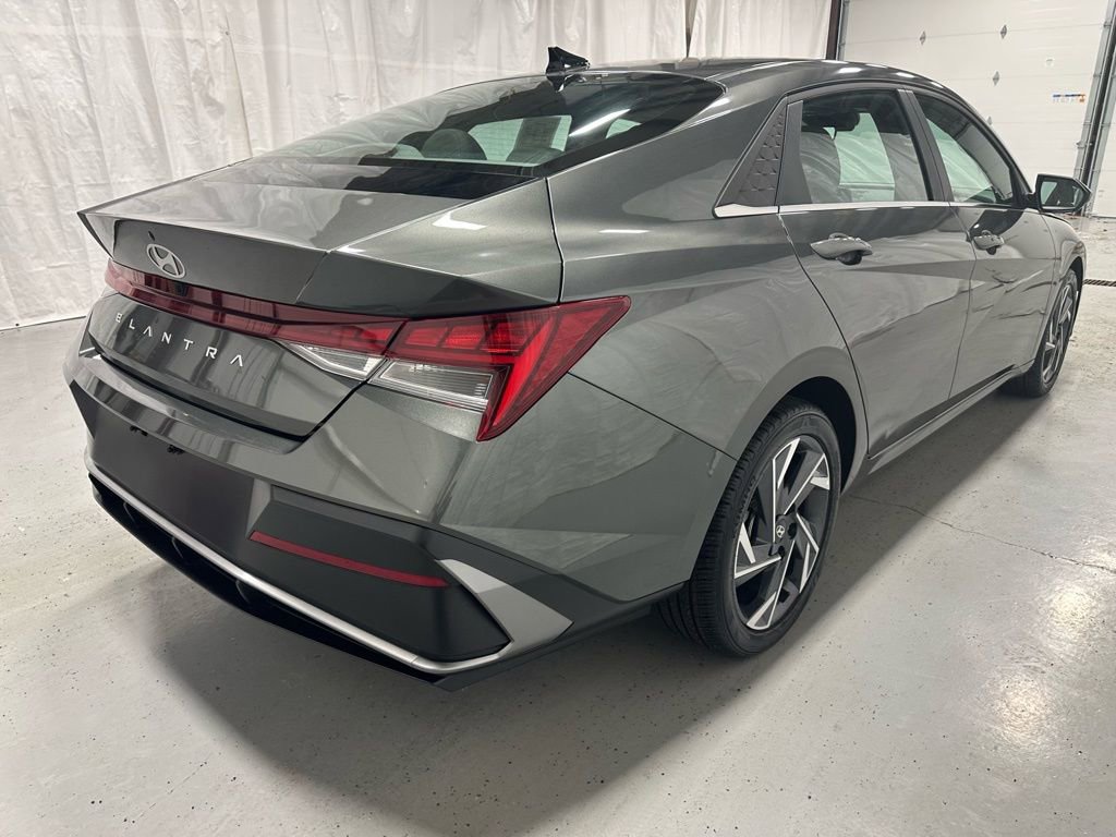 Used 2025 Hyundai Elantra SEL image 7