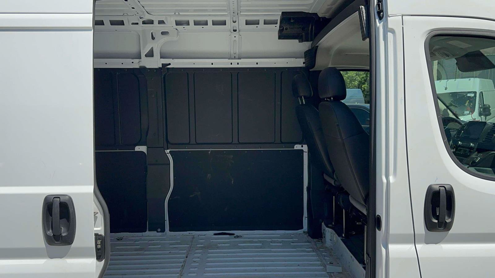 Used 2026 RAM ProMaster 2500 w/ Convenience Group FWD image 8