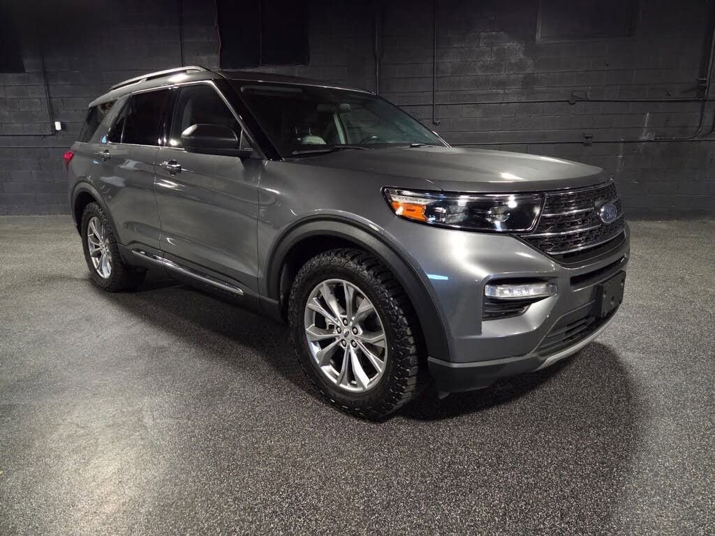 Used 2022 Ford Explorer XLT w/ Equipment Group 202A image 7