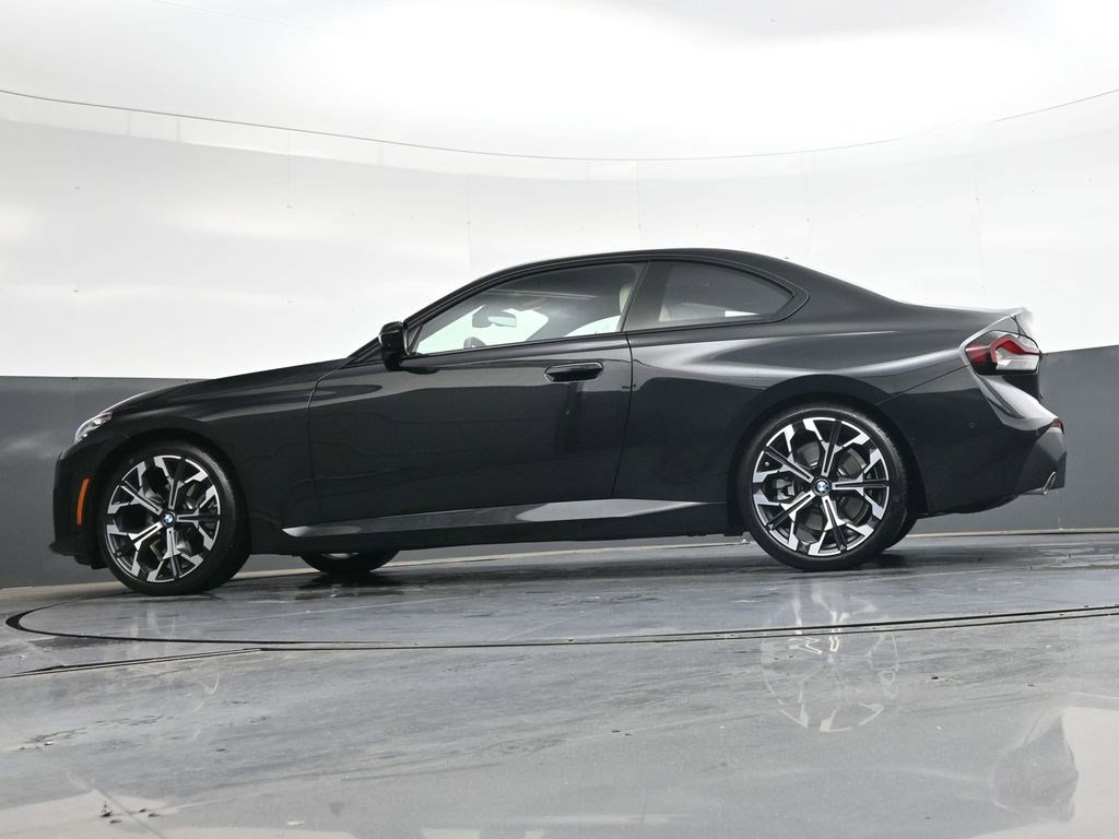 Used 2025 BMW 230i Coupe w/ Premium Package RWD image 30