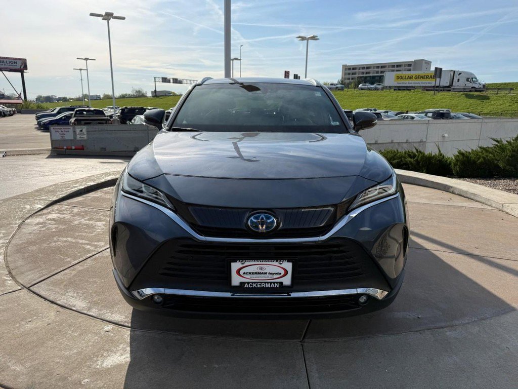 Used 2023 Toyota Venza XLE image 11