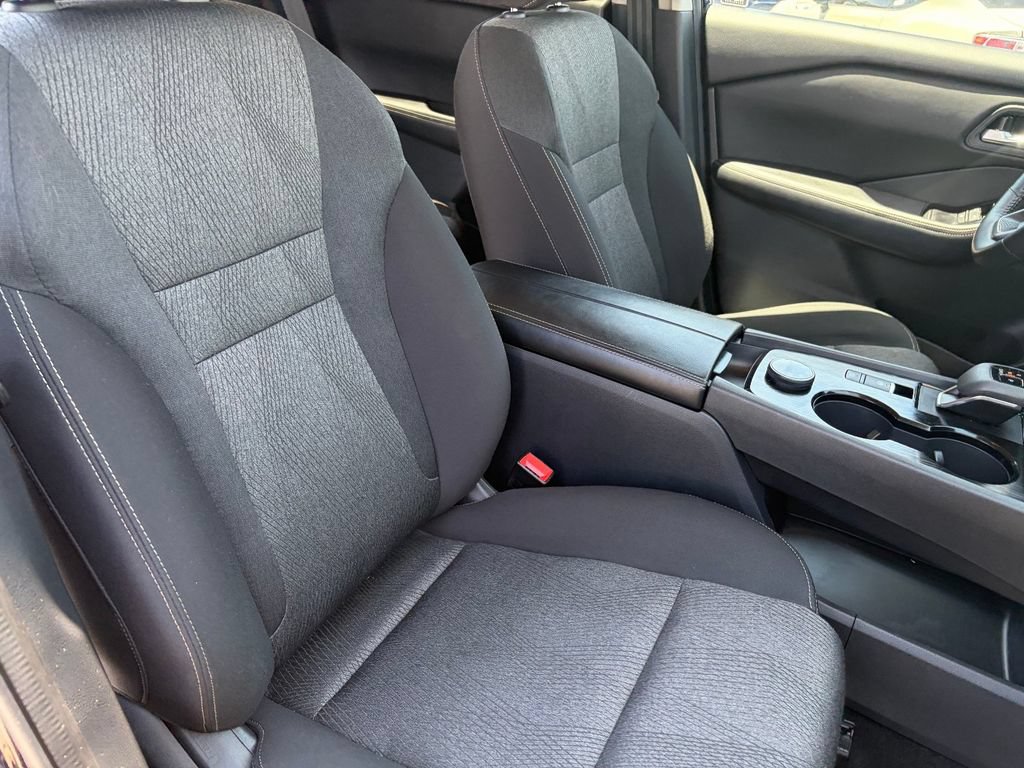 Used 2025 Nissan Rogue SV AWD/4WD image 15