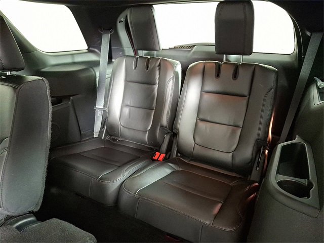 Used 2017 Ford Explorer XLT w/ Equipment Group 202A image 15