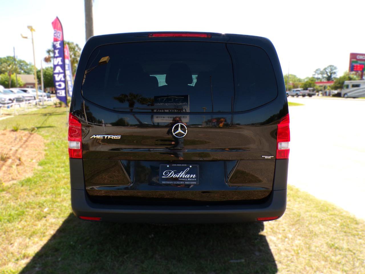 Used 2021 Mercedes-Benz Metris Passenger image 7
