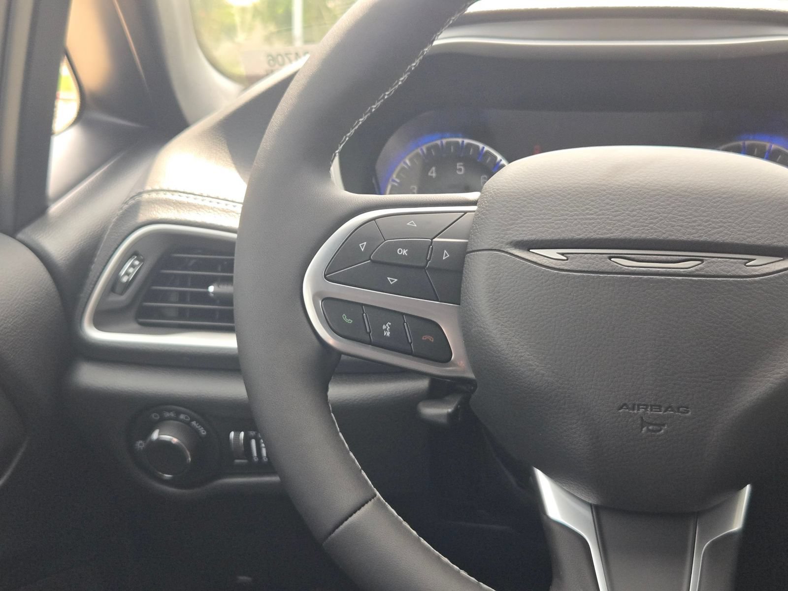 New 2027 Chrysler Pacifica Select FWD image 19